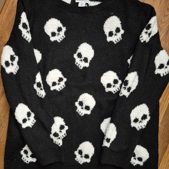 SOLD Cupcakes & Cashmere Black Sweater with White Skull Pattern Plus Size 1X - Picture 2 of 6